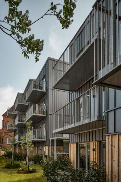 Steel profiles and wood united on the façade of modern homes in Aalborg, Badehusvej 1, 9000 Aalborg